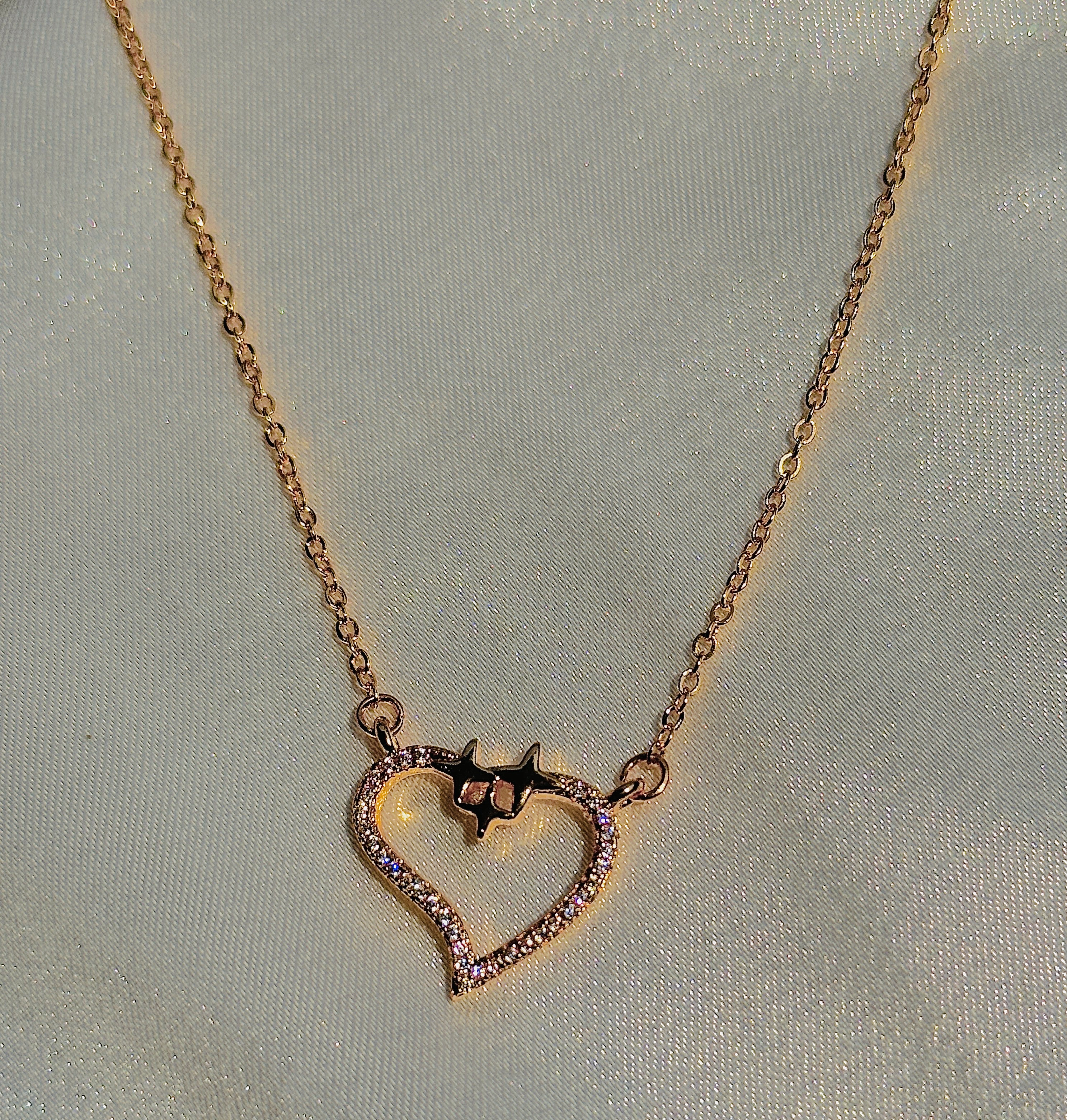 Timeless Heart pendent — product photo 1 of 1