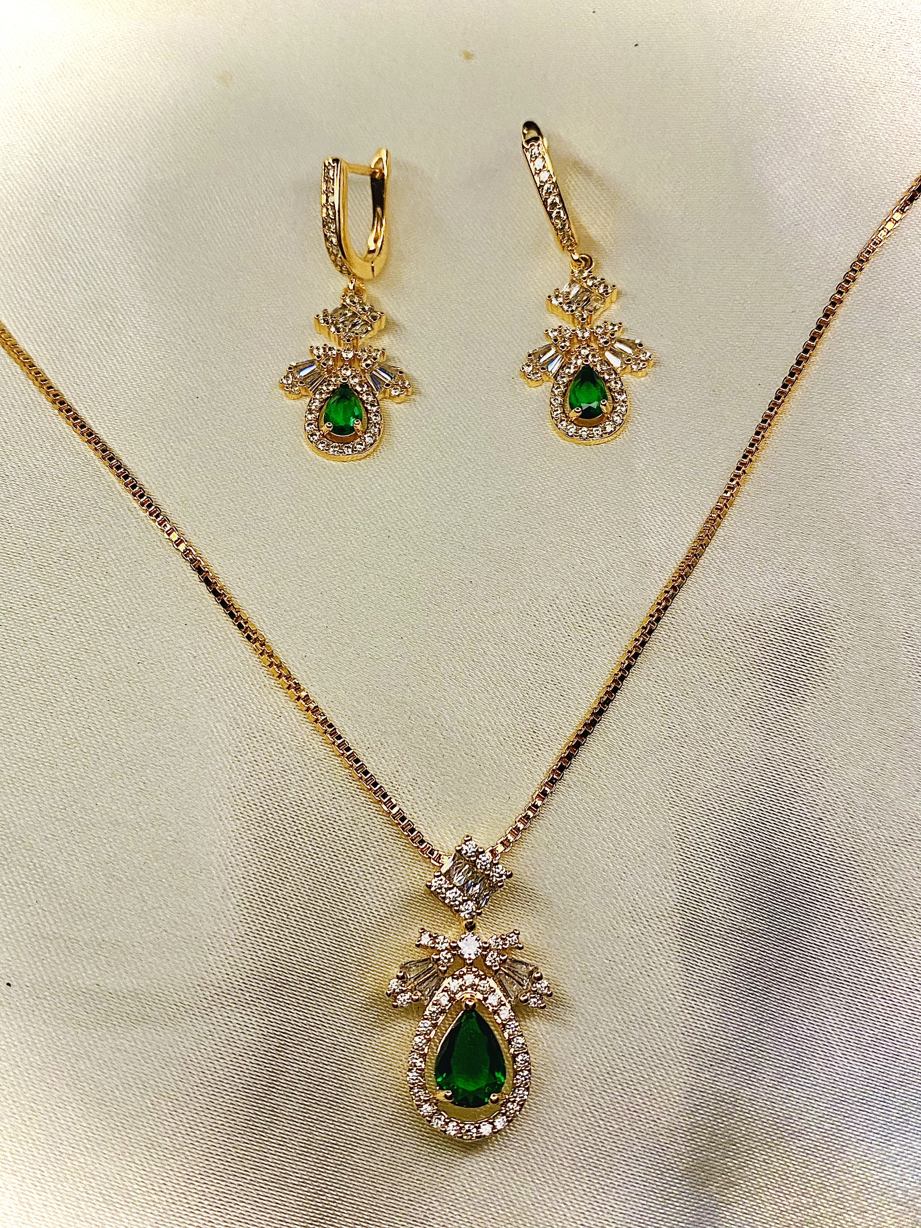 Emerald Pendant Set — product photo 1 of 3